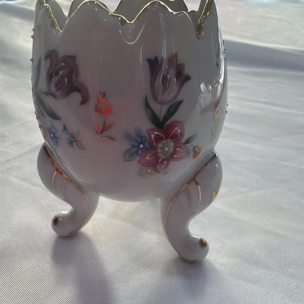 VINTAGE HANDPAINTED PORCELAIN FOOTED EGG‎ VASE FLORAL PATTERN RARE Easter Spring